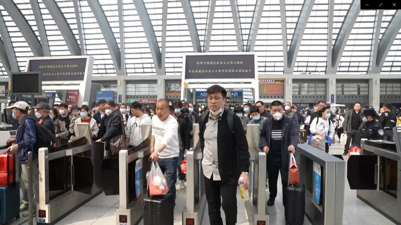 MTR Corporation Hong Kong memperkirakan bahwa lebih dari 30000 penumpang akan naik kereta peluru tersebut ke Tiongkok daratan pada hari Sabtu (1/4) lalu