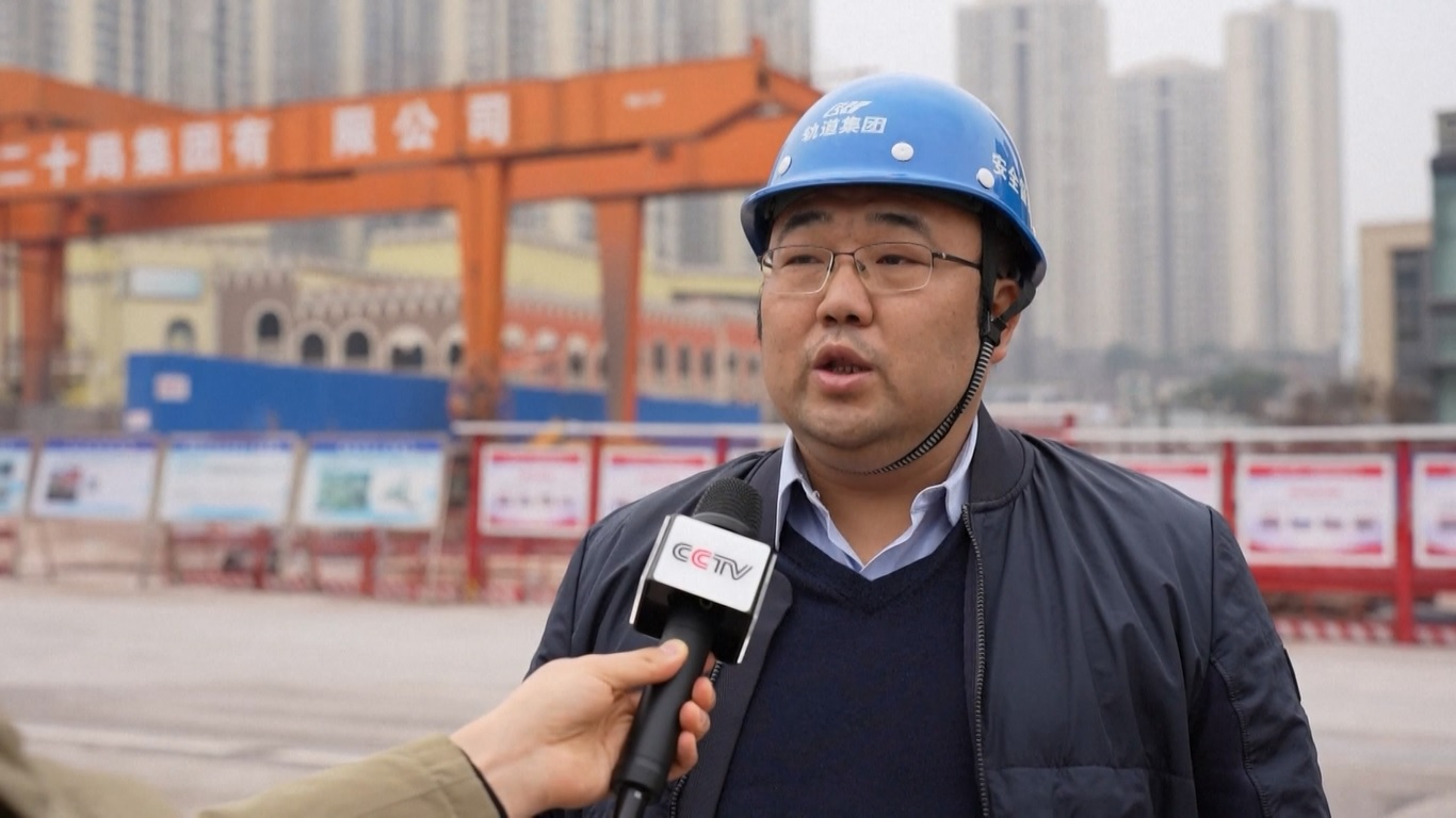 Chongqing juga telah membangun gardu induk konverter dua arah pertama dalam sistem catu daya transit kereta api Tiongkok