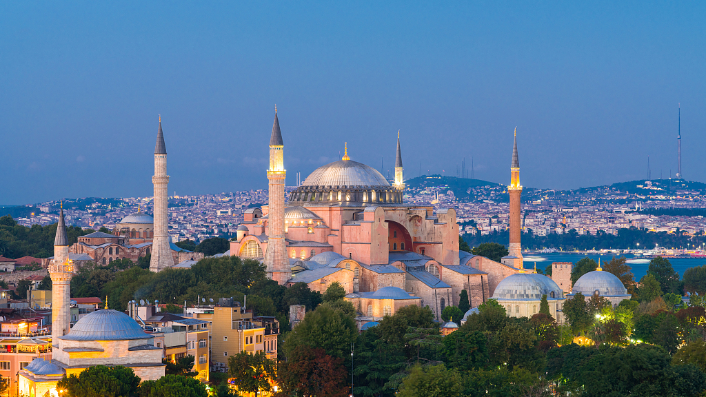 Tiongkok dan Turki menjajaki peluang untuk kerja sama yang lebih dalam pada sebuah forum di Istanbul pada hari Jumat