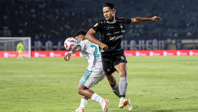 Pekan pertama Liga 1 2024/2025 seperti jadi alarm tanda bahaya bagi masa depan jajaran striker atau penyerang asal Indonesia