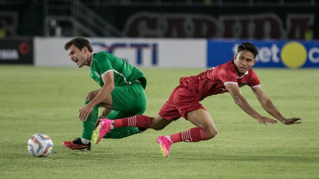 KMSK Deinze mengumumkan bahwa Marselino Ferdinan harus absen selama beberapa pekan lagi karena cedera hamstring yang dideritanya semakin parah usai kembali dari Timnas Indonesia