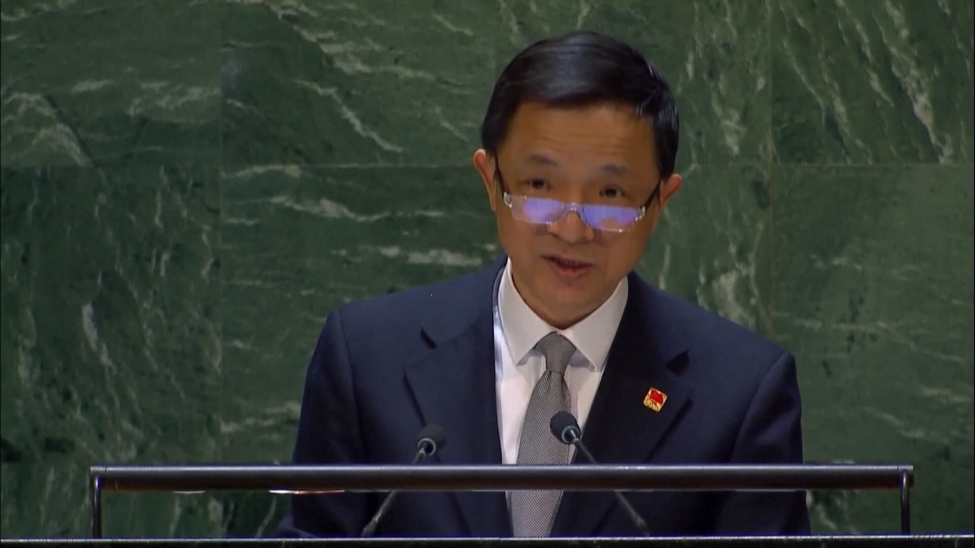 Dai mencatat bahwa perdagangan budak dan perbudakan