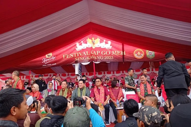 Menteri BUMN Erick Thohir menyatakan baru pertama kali melihat langsung Festival Cap Go Meh di Singkawang