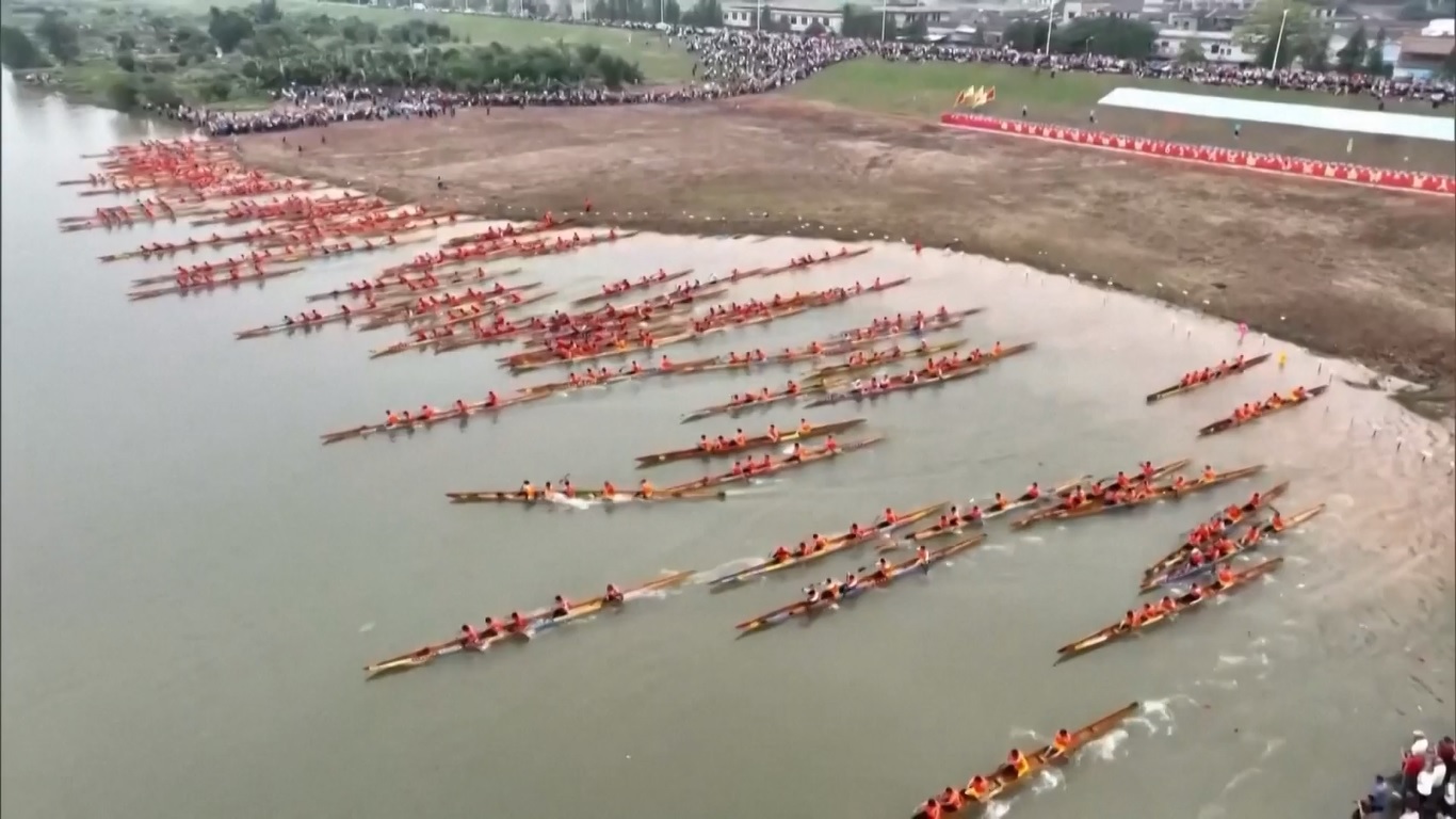 Dikenal sebagai maraton lomba perahu naga