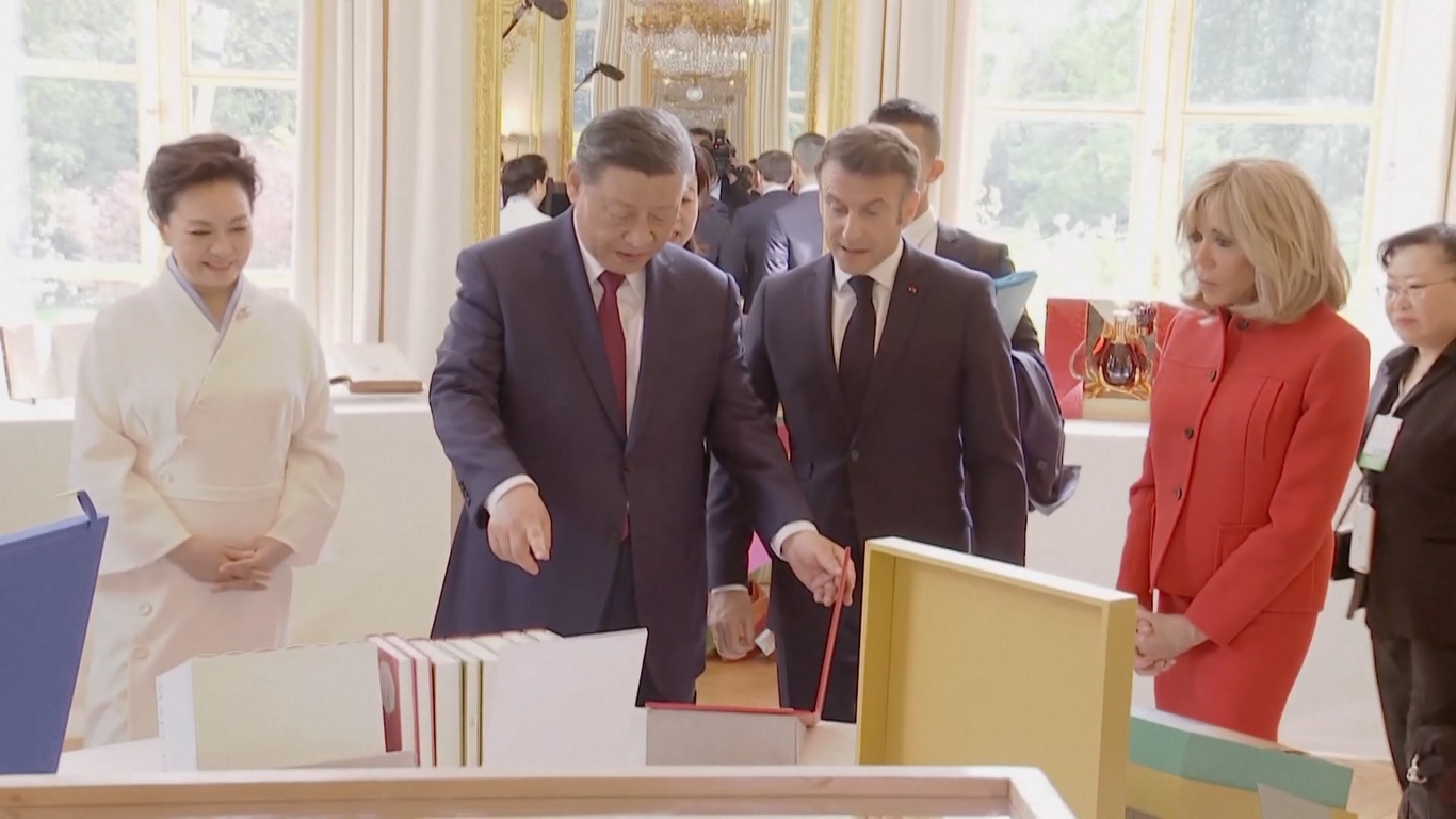 Xi sedang melakukan kunjungan kenegaraan ke Prancis atas undangan Macron