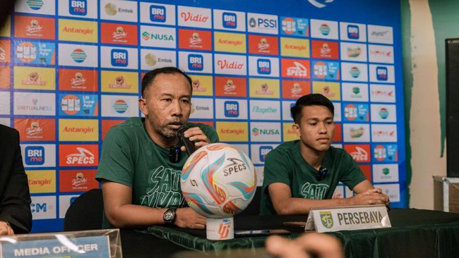 Pelatih sementara Persebaya Surabaya Uston Nawawi yakin suporter tim Bajul Ijo