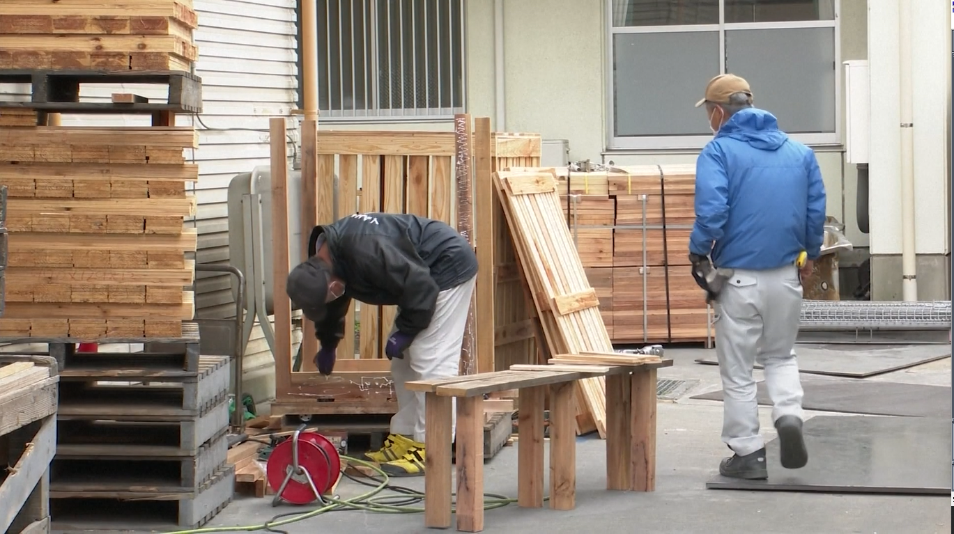Fasilitas kesejahteraan bagi penyandang autisme di Jepang sangat membantu orang dengan autisme Namun kini permasalahan kekurangan tenaga kerja menjadi tantangan untuk tetap dapat memberikan perawatan yang memadai