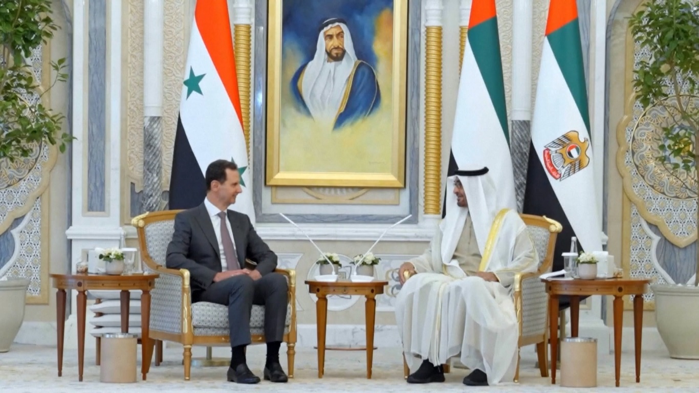 Kunjungan itu dilakukan pada saat UEA membantu Suriah kembali ke Arab setelah bertahun-tahun mengalami isolasi diplomatik sebagai dampak dari pecahnya perang Suriah pada tahun 2011 lalu