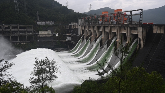 Komisi Sumber Daya Air Changjiang menyebut selama 10 hari berikutnya bagian tengah dan hilir Sungai Yangtze akan mengalami curah hujan yang sangat tinggi yang berpotensi menyebabkan banjir di kedua anak sungai dan aliran utama