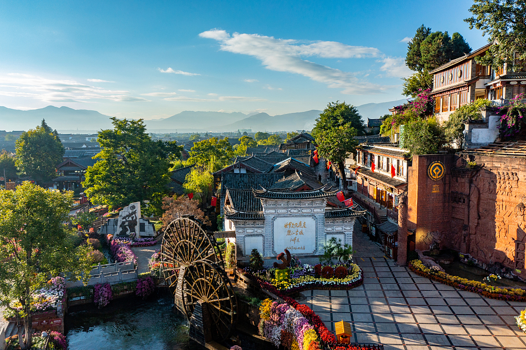 Kota Tua Lijiang dibangun pada akhir Dinasti Song yaitu sekitar abad ke-13 Terkenal dengan budaya etnisnya yang beragam dan pemandangan alamnya yang menakjubkan