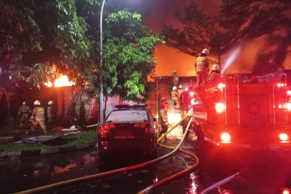 Kebakaran permukiman padat di Jalan Kemayoran Gempol