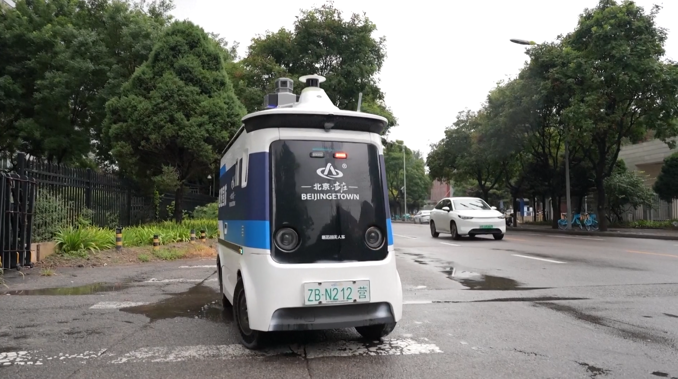 Patroli AI dan Robot Layanan Jadikan Tata Kelola Perkotaan di E-Town Beijing Lebih Cerdas