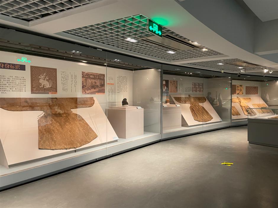 Pameran ini memberikan gambaran sekilas tentang gaya hidup pejabat dari abad-abad yang lalu