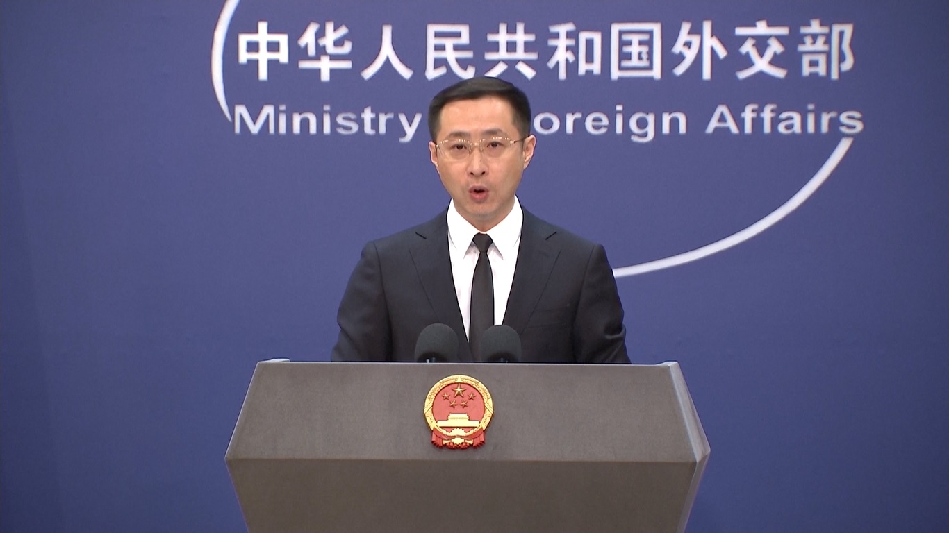 Selama kunjungan Adeang di Beijing