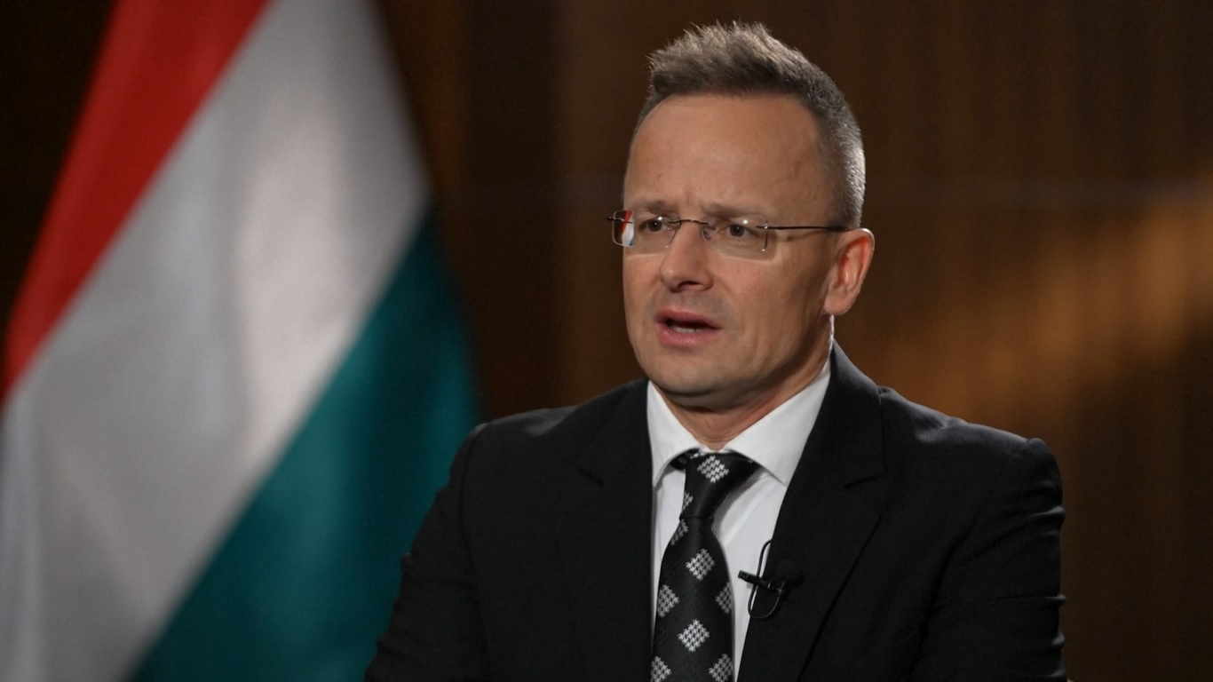 Szijjarto mengatakan bahwa industri EV masih merupakan industri yang sedang berkembang dan ada permintaan yang besar untuk produk EV secara global sehingga tuduhan AS tentang apa yang disebut kelebihan kapasitas di sektor EV Tiongkok jauh dari kenyataan