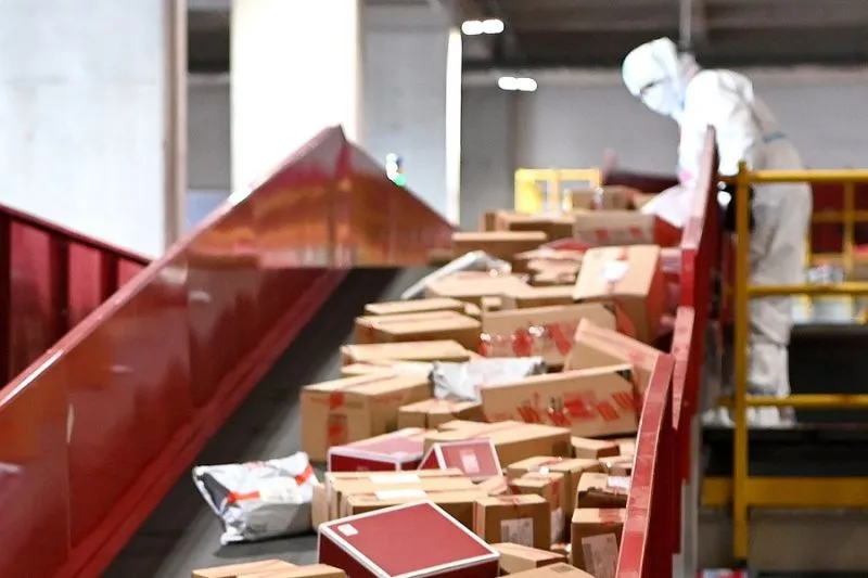 Menurut data dari Biro Pos Negara