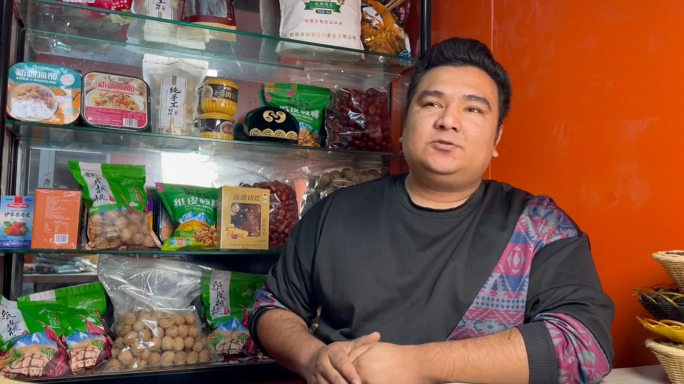 Mavlanjan Tayir mengatakan bahwa peralihannya menjadi seorang livestreamer berawal dari pandemi Covid-19