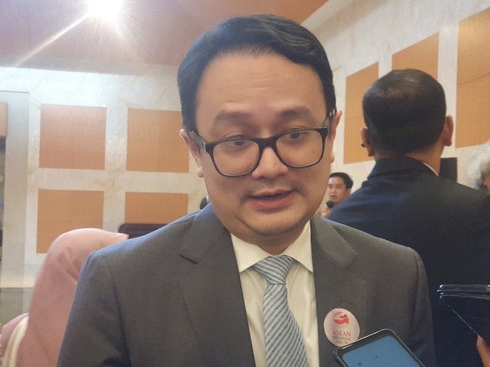 Dari bahan baku yang diimpor tersebut