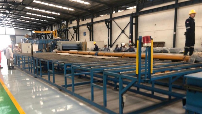 Untuk menjawab tantangan Industri pertambangan minyak dan gas hingga panas bumi Indonesia kini memiliki pabrik produksi pipa mutakhir yang bisa memaksimalkan potensi produksi hingga distribusi beragam produk tambang cair maupun gas