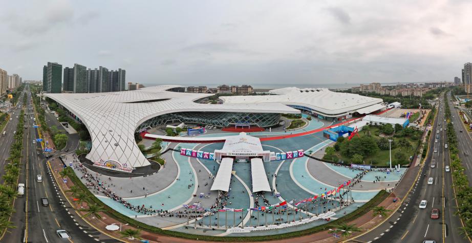 Lebih dari 320 ribu pengunjung memasuki area pameran