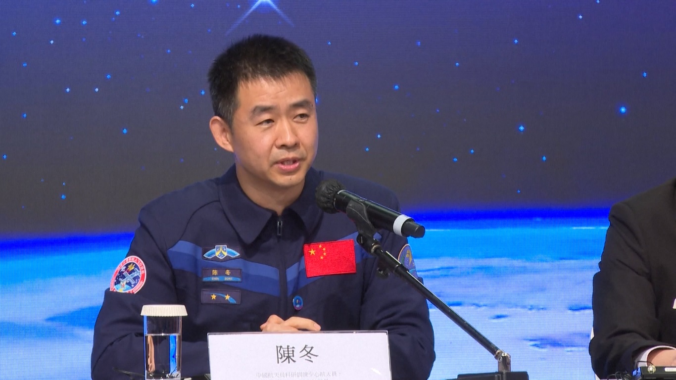Delegasi tersebut bertemu dengan pers pada Selasa (28/11) sore dan untuk pertama kalinya merilis gambar-gambar definisi tinggi dari stasiun luar angkasa Tiongkok yang diambil oleh kru Shenzhou-16 pada 30 Oktober 2023