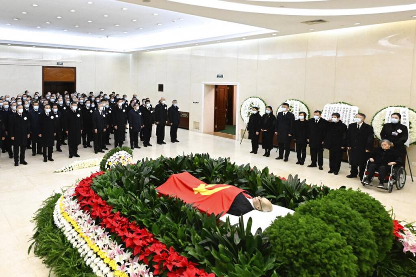 Rapat belasungkawa Kamerad Jiang Zemin diadakan dengan khidmat di Balai Agung Rakyat Beijing pada Selasa pagi (6/12) pukul 10:00 waktu setempat