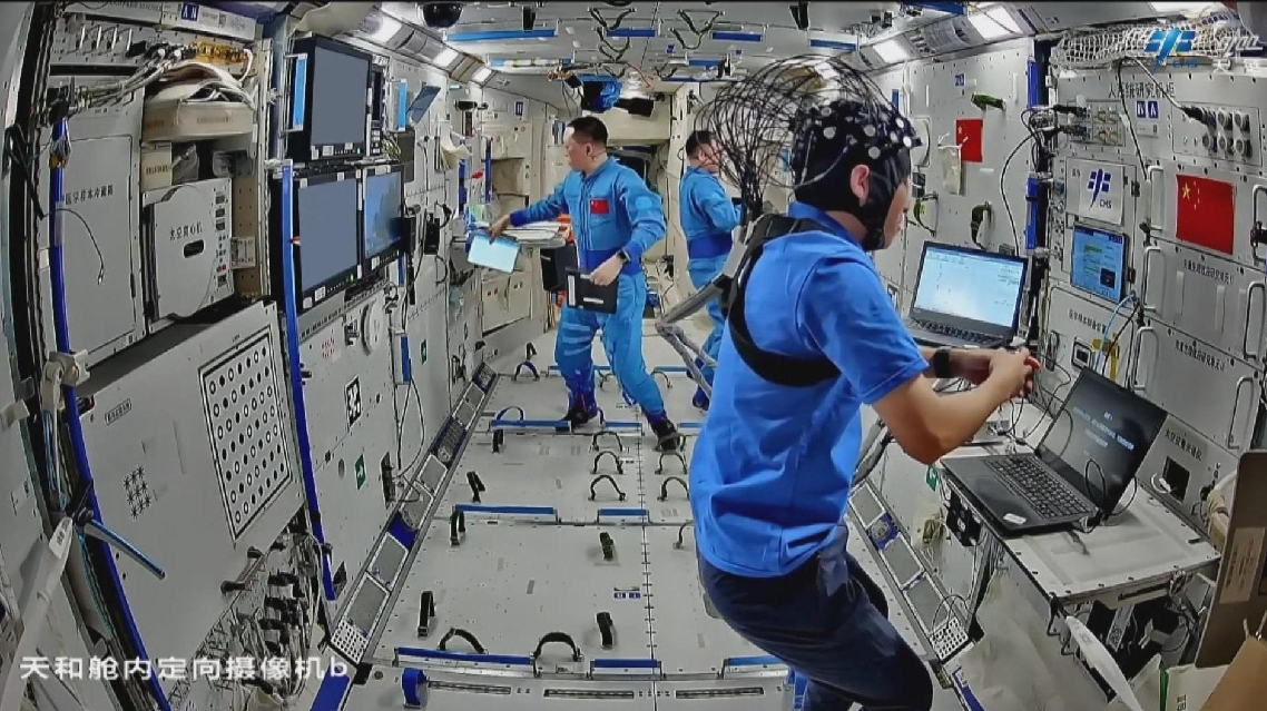 Jelang Imlek, Awak Shenzhou-21 Terus Lakukan Penelitian di Luar Angkasa