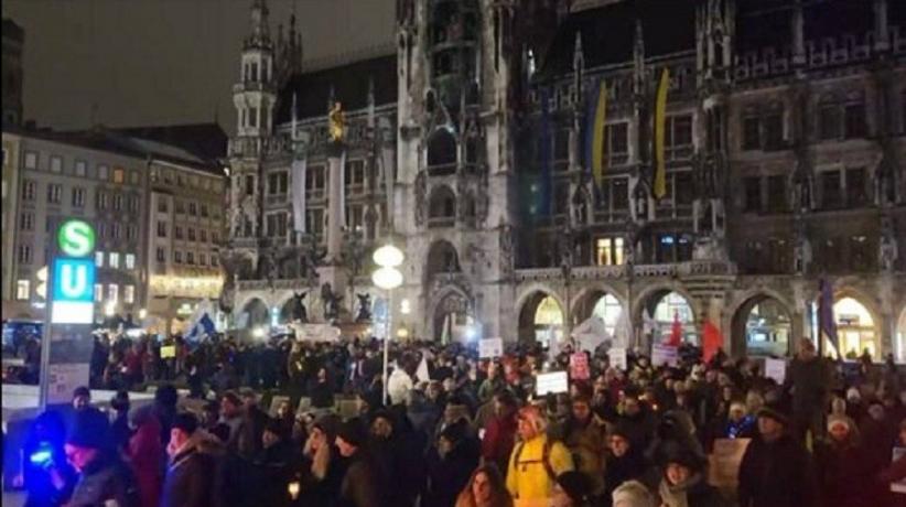 Aksi yang diselenggarakan oleh inisiatif perdamaian München Steht Auf itu terungkap lewat video yang beredar di media sosial