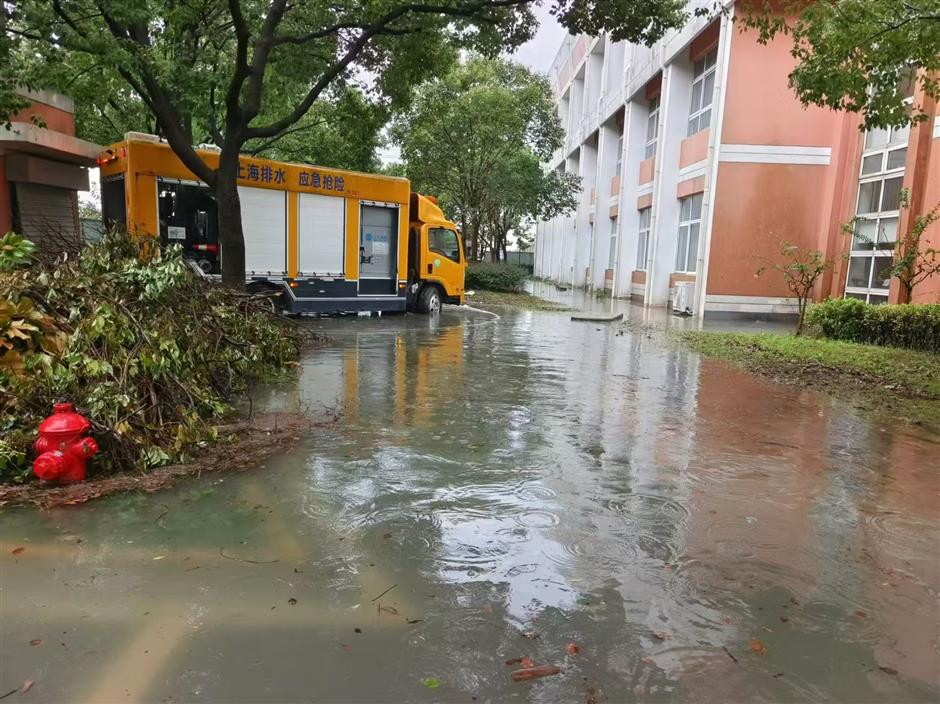Lebih dari 300 sekolah di Shanghai menangguhkan kelas pada Jumat pagi