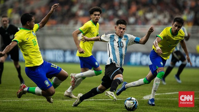 Claudio Echeverri yang mencetak hattrick timnas Argentina U-17 ke gawang Brasil pada perempat final Piala Dunia U-17 2023 di Jakarta International Stadium (JIS)