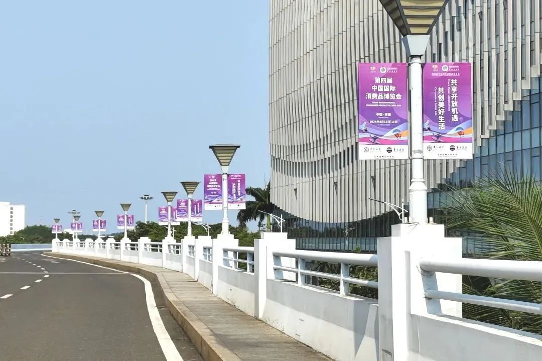 Di dalam negeri Tiongkok melalui perkembangan jangka panjang telah terbentuk bobot ekonomi yang berskala super besar serta pasar yang potensial dan sistem industri yang lengkap