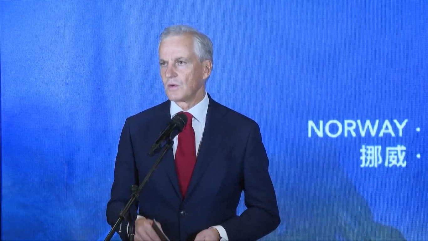 Perdana menteri itu mengunjungi galangan kapal di Haimen