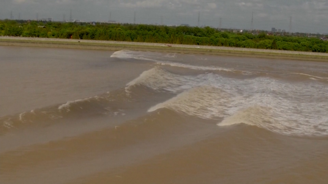Sungai Qiantang mengalir sejauh lebih dari 500 kilometer melalui Zhejiang
