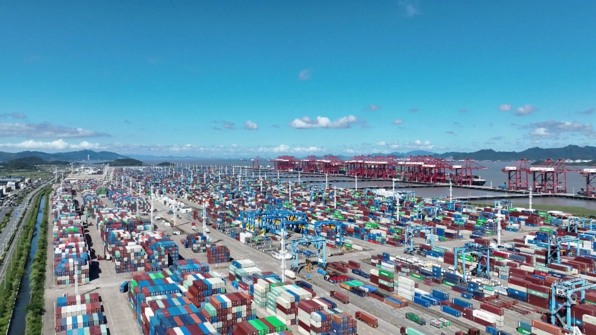 Pelabuhan Ningbo-Zhoushan Menyaksikan Produk-Produk Tiongkok Mendapatkan Pengakuan di Seluruh Dunia