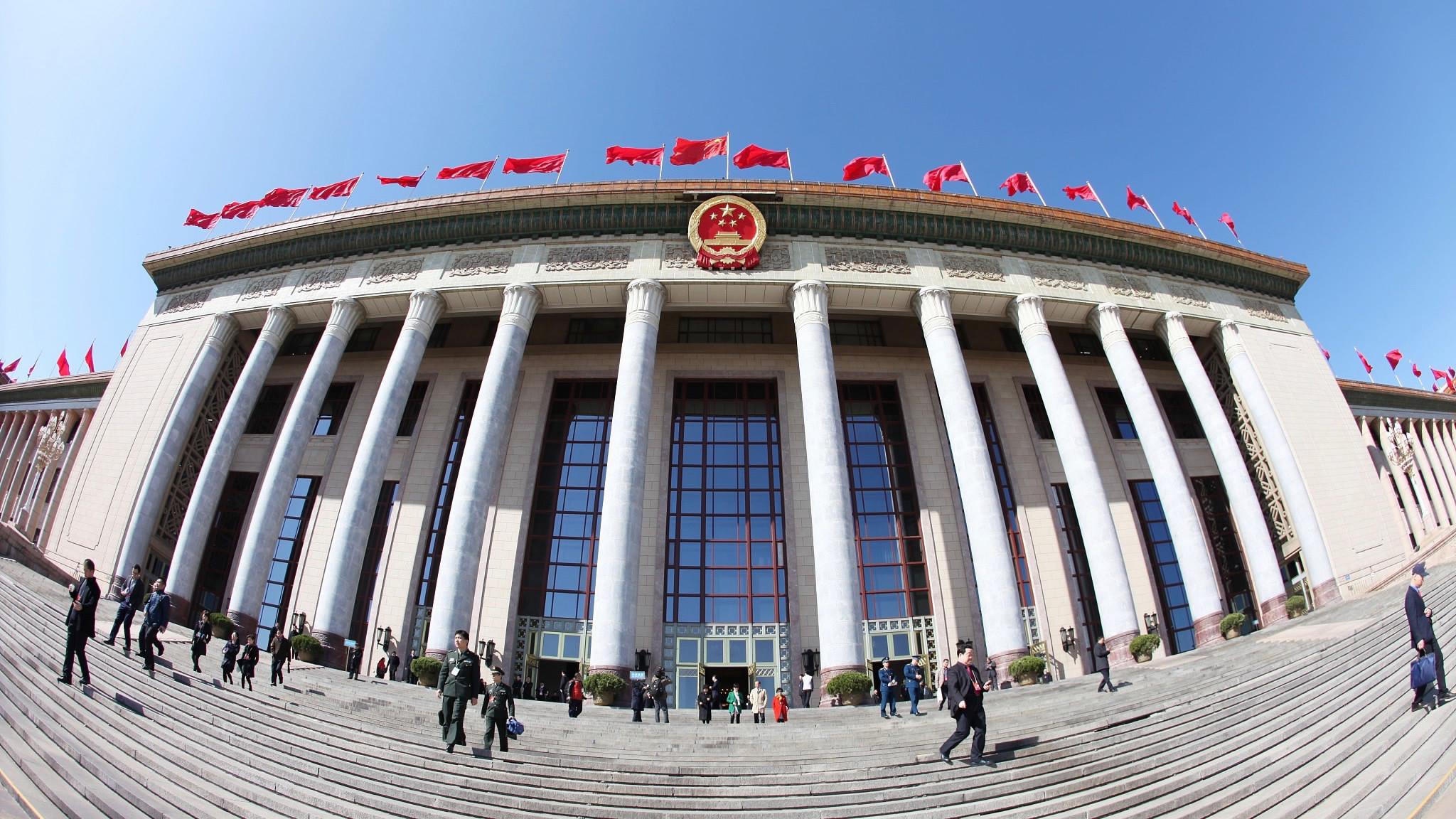 Pertemuan Biro Politik pada hari Selasa juga menganalisis situasi ekonomi dan pekerjaan ekonomi saat ini dan membahas dokumen tentang kebijakan dan langkah-langkah untuk terus memajukan pembangunan terintegrasi Delta Sungai Yangtze yang berkualitas tinggi