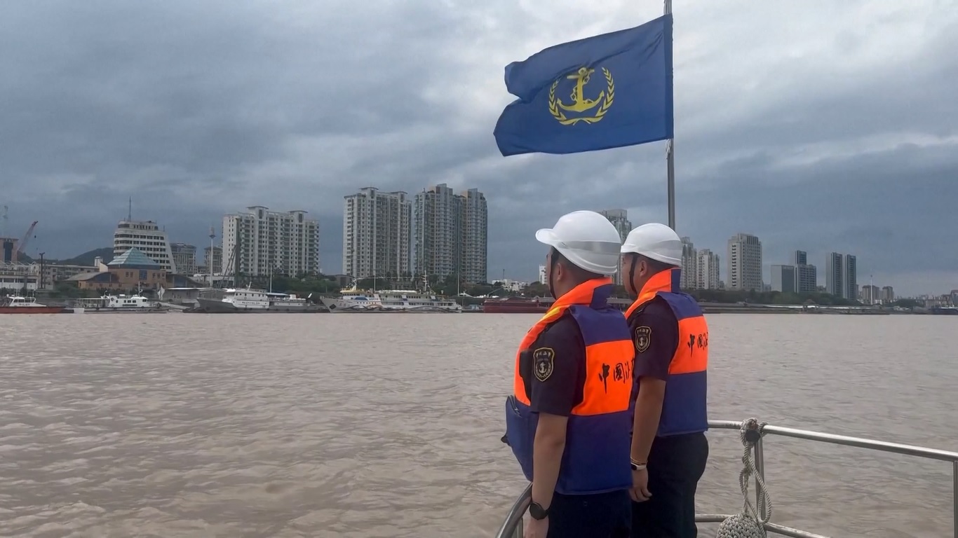 Topan Krathon diperkirakan akan bergerak perlahan ke arah timur laut dengan kecepatan lima hingga sepuluh kilometer per jam