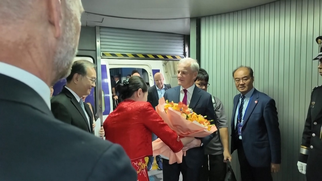 Untuk lebih mempromosikan pertukaran bilateral