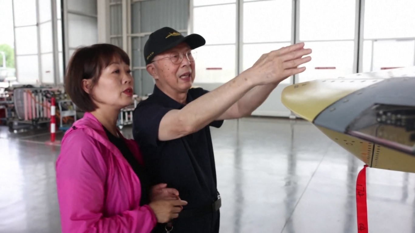 J-10CE adalah versi perbaikan dari J-10