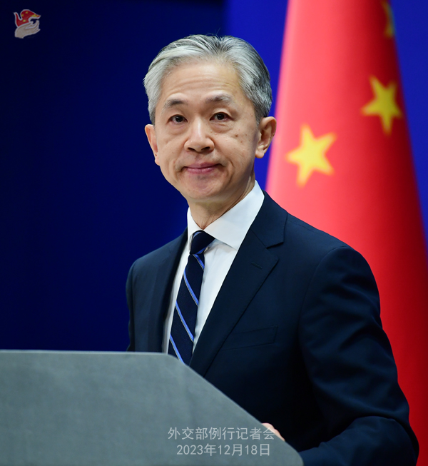 Wang Wenbin menunjukkan