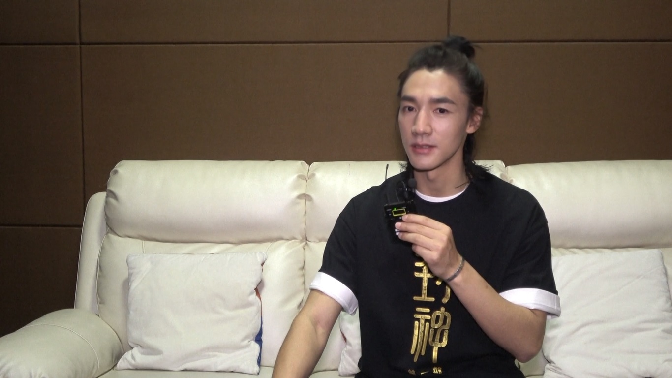 Ci mengatakan bahwa ia mulai tertarik dengan industri hiburan sejak remaja