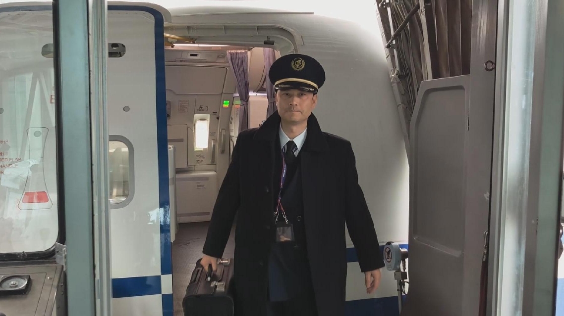 Pilot Veteran C919 Tetap Menjalankan Tugasnya Selama Festival Musim Semi.