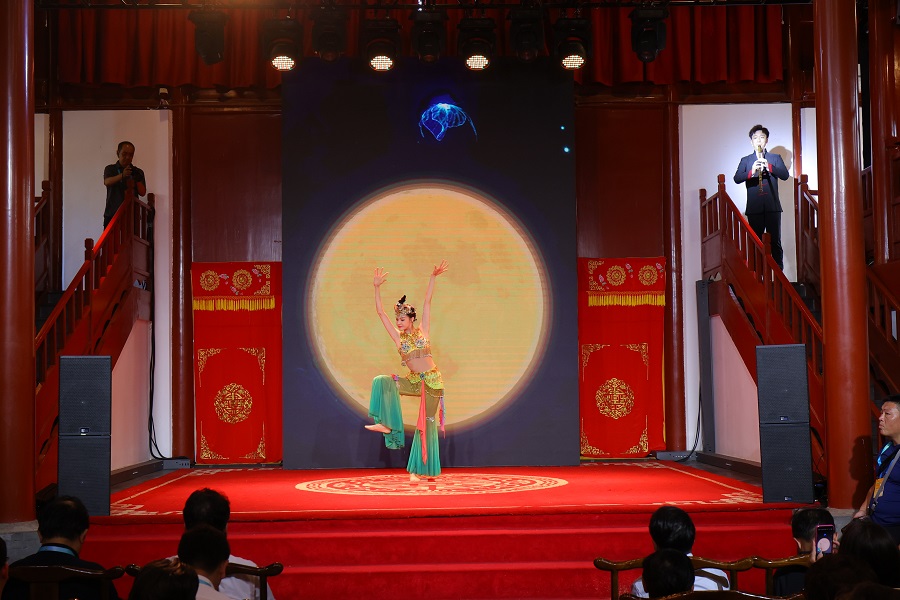 Sekitar 600 tamu asing dari dalam dan luar negeri Tiongkok mengadakan komunikasi dengan tema ‘Warisi Budaya Unggul Doronglah Komunikasi dan Kerja Sama’