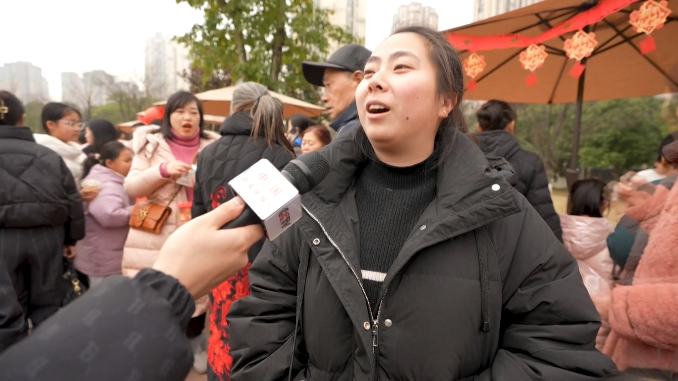 Sebuah taman lokal di Distrik Dadukou