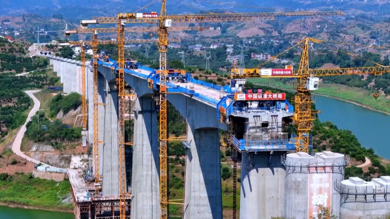 Pembangunan Jembatan Raksasa untuk Kereta Api Berkecepatan Tinggi di Tiongkok Barat Daya telah Rampung