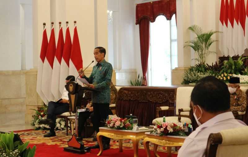 Presiden Joko Widodo meminta para menteri untuk mengantisipasi bencana yang mungkin terjadi karena cuaca ekstrem pada penghujung 2022