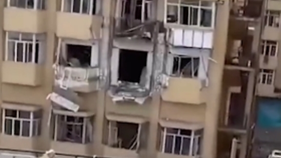 Satu orang tewas dan tiga lainnya luka-luka setelah sebuah ledakan merobek sebuah apartemen di lantai empat sebuah gedung berlantai lima di Harbin ibu kota Provinsi Heilongjiang Tiongkok timur laut