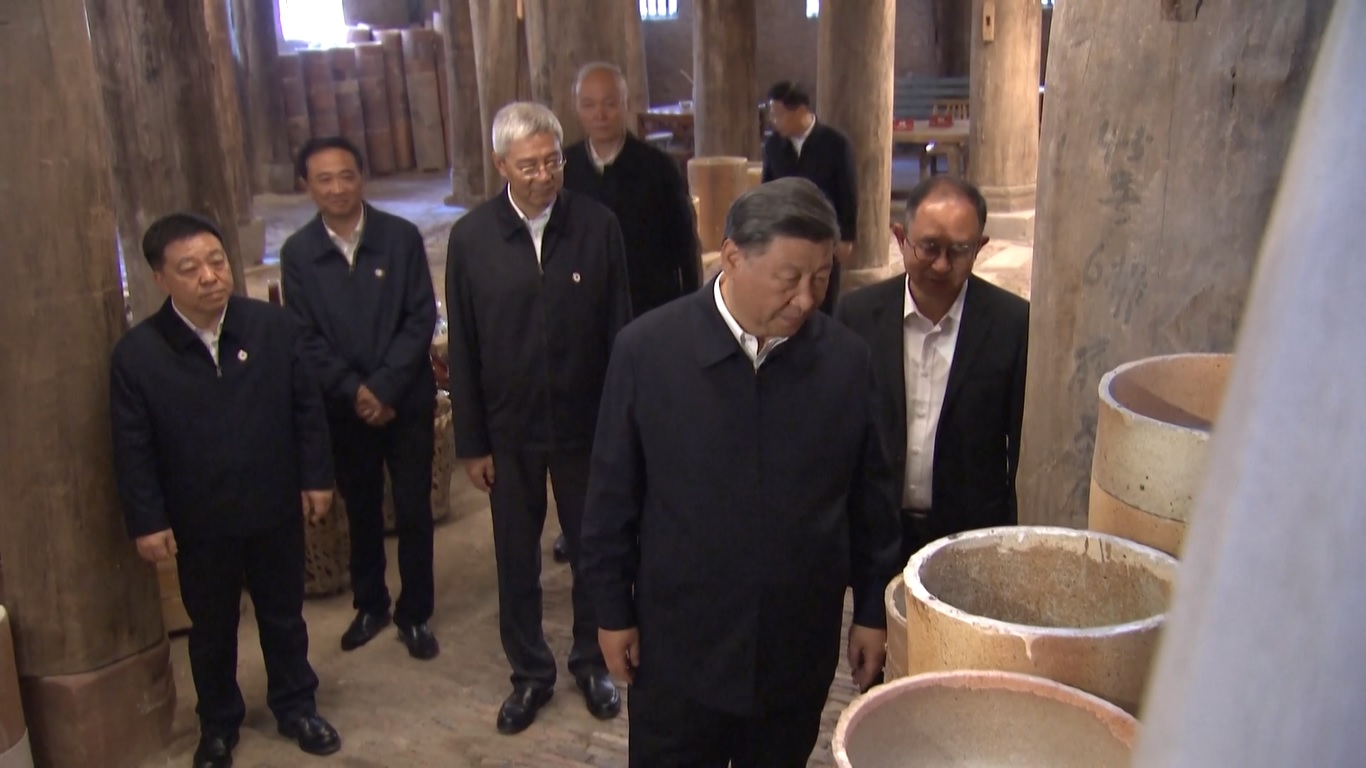 Puluhan ton pecahan porselen dari dinasti Yuan (1271-1368)