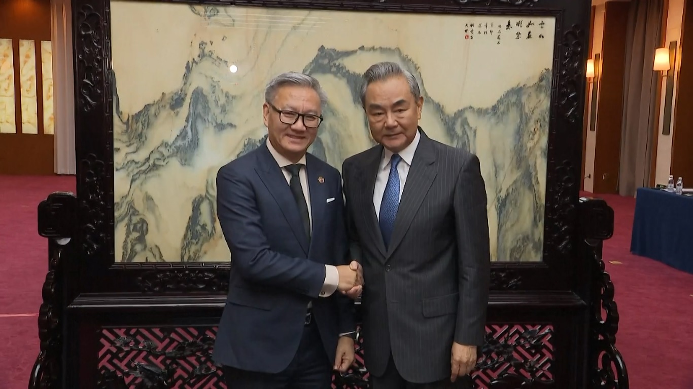 Menlu Tiongkok Bertemu dengan Menlu Laos di Yunnan