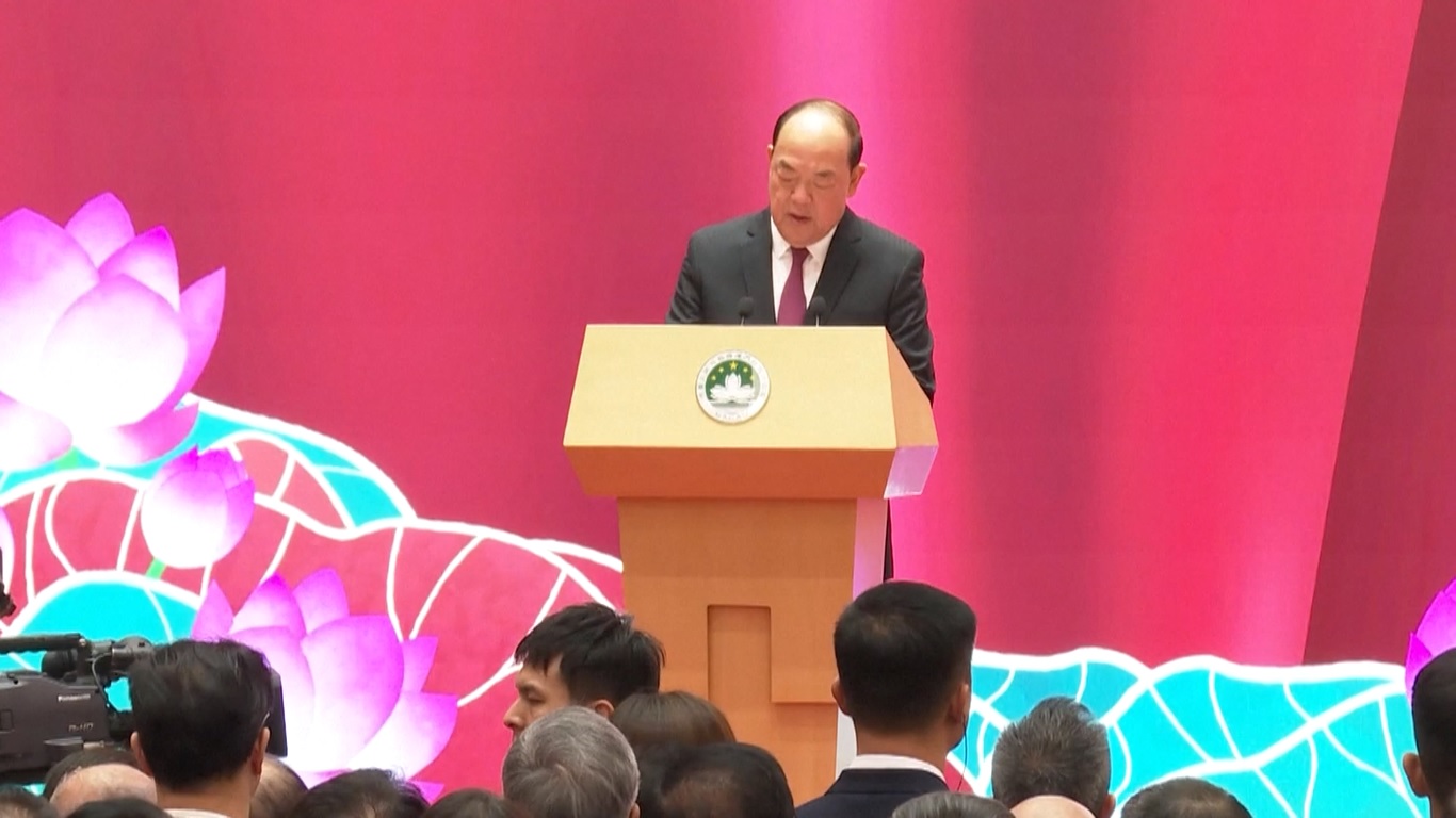 Kepala Eksekutif Ho Iat Seng kembali memimpin upacara tersebut setelah kunjungan ke Beijing ketika ia memberikan pengarahan kepada Presiden Xi Jinping tentang kemajuan Makau dan pekerjaan pemerintahannya