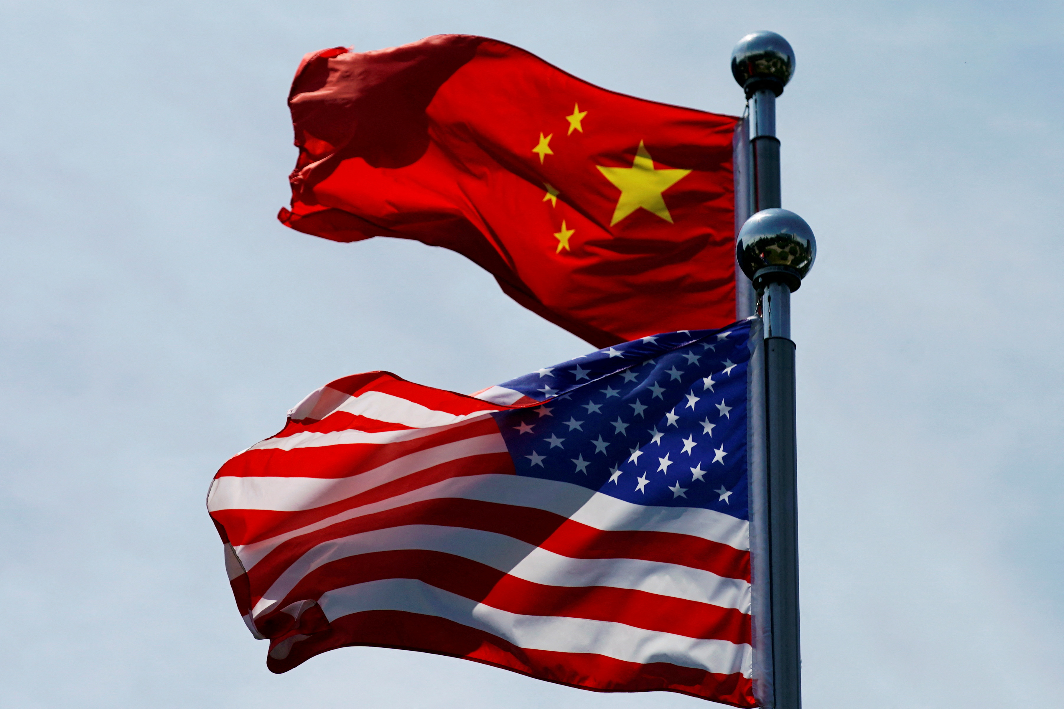 Wang mencatat bahwa Amerika Serikat telah membuat komitmen serius terhadap kebijakan satu Tiongkok dalam tiga komunike bersama Tiongkok-AS dan tidak boleh mengingkari janjinya